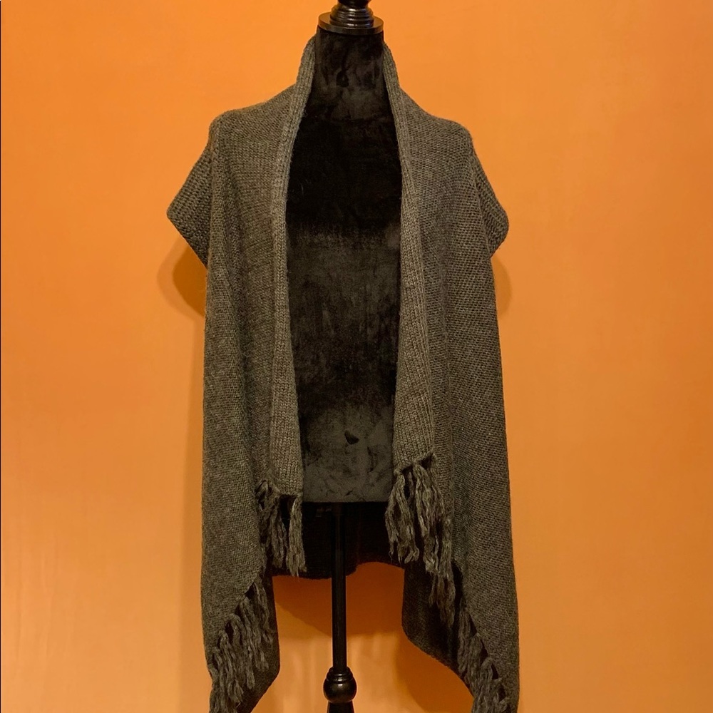 Sweater/Shrug - Picture 4 of 9